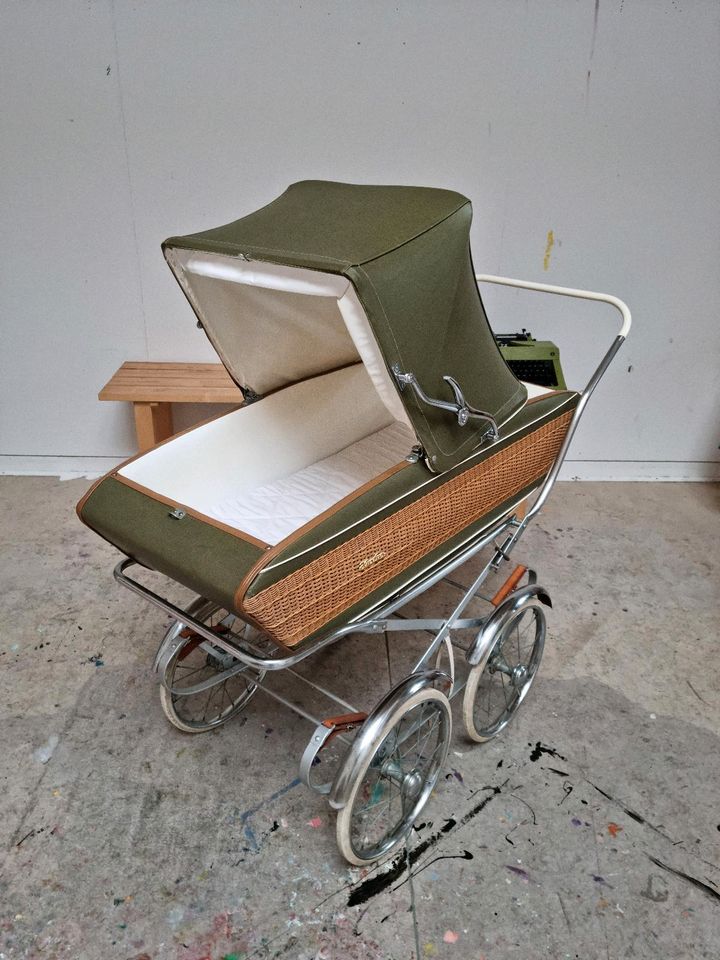 60's Kinderwagen (retro) funktionsfähig in Hamburg