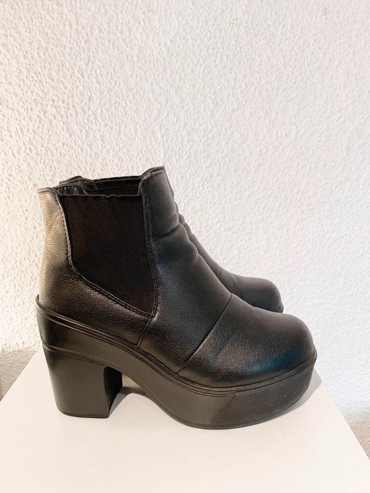 Plateau Stiefeletten Lolita Blockabsatz Chelsea Ankle Gr. 38 in Münchberg