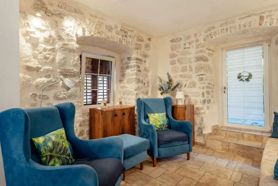 Renoviertes Stein haus mit 7 Wohnungen im historischen Risan, Kotor - Immobilien ID: IM3381-W in Reichshof