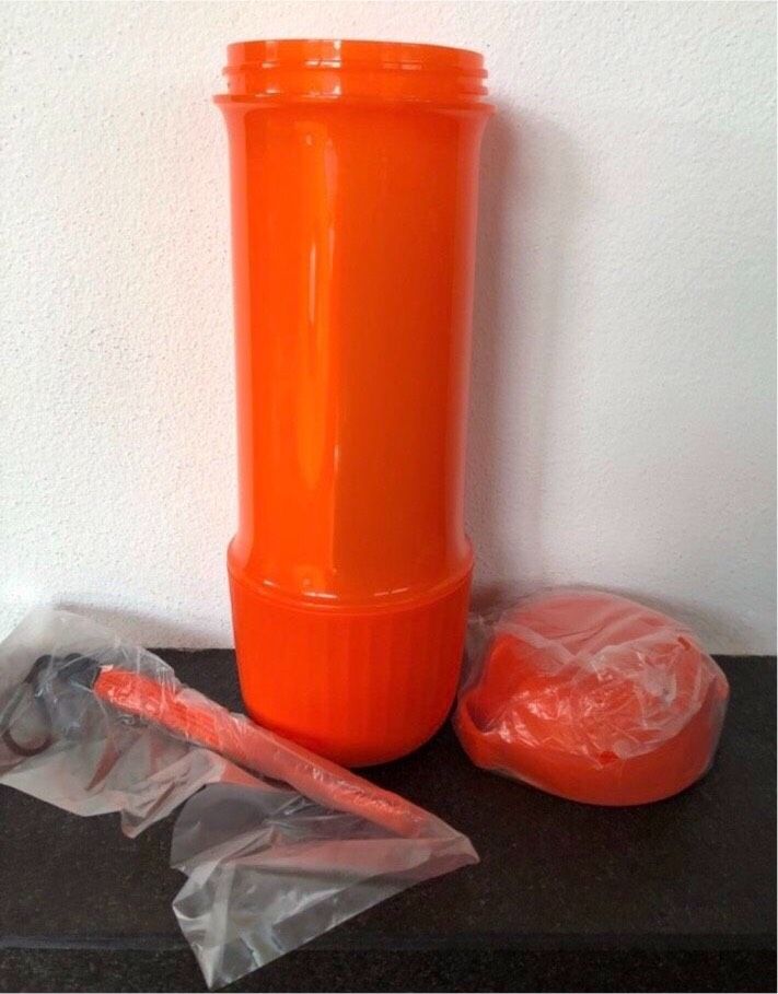 Tupperware Infuser Bottle in Buch