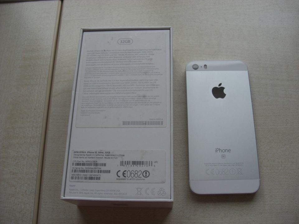 geb.iPhone 5SE 32GB Silber/Weiss ind sehr gutem Zustand in München