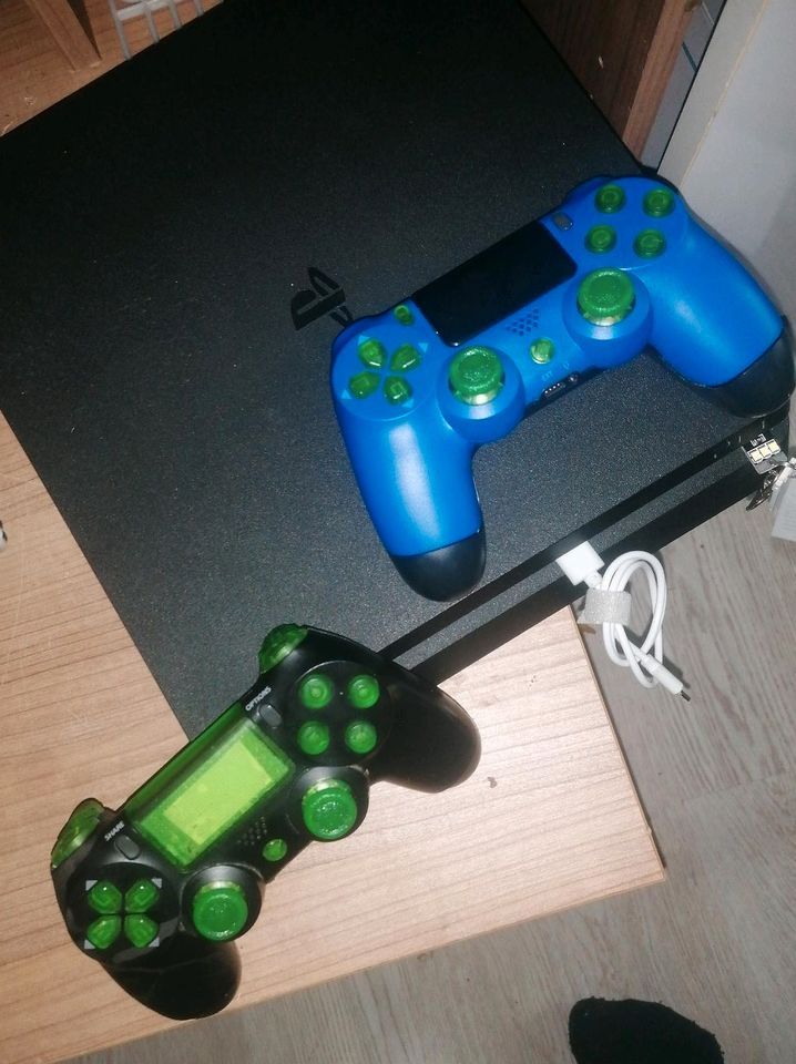 Ps4 & 2 controller in Selm