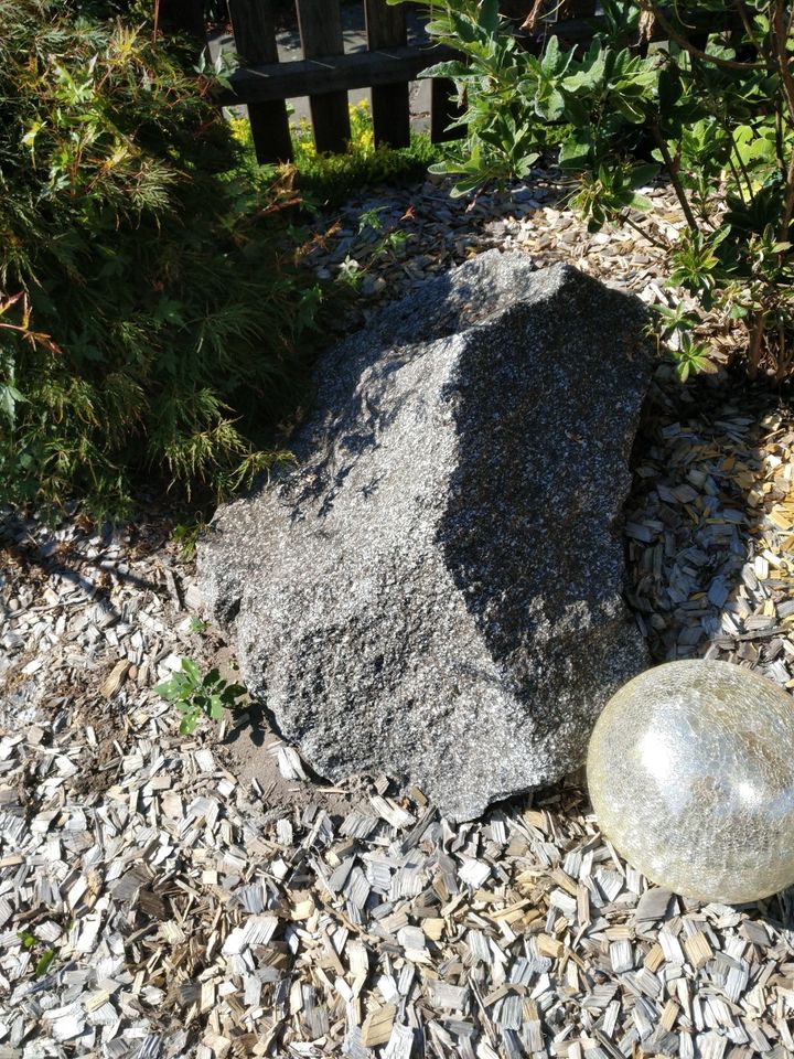 Günstige Granitsteine versch. Größen, Dekosteine, Steine Garten in Wächtersbach