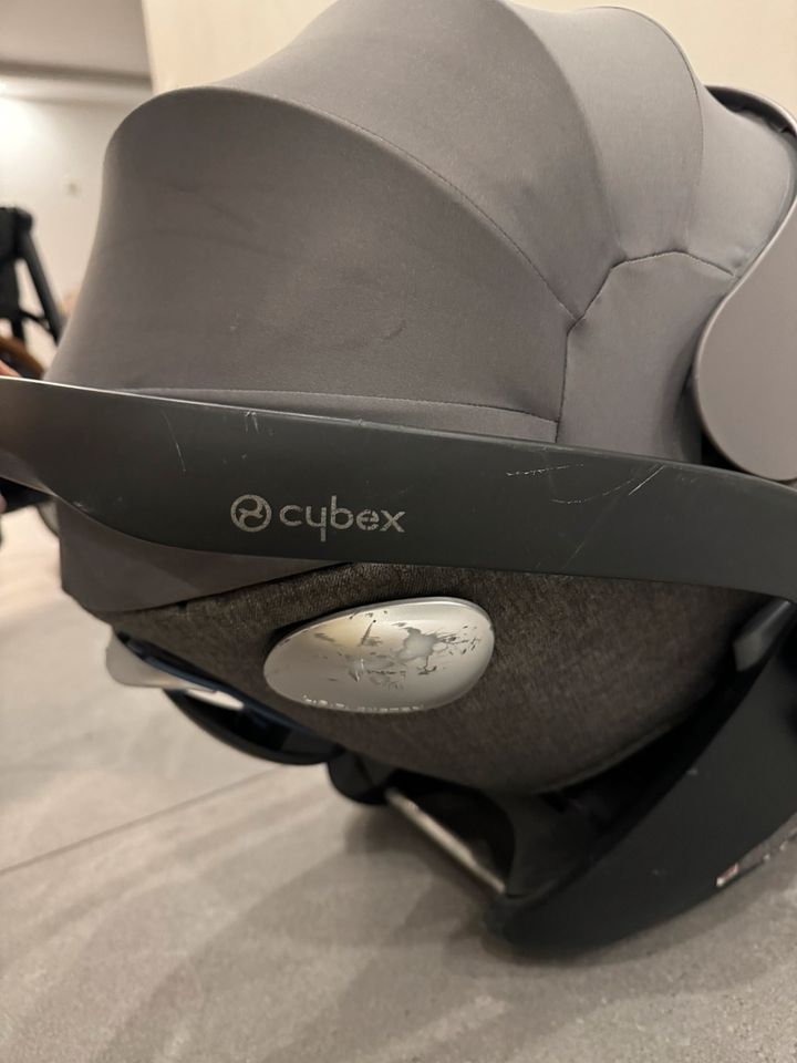 Cybex Cloud Q Platinum Babyschale inkl. Isofix Base in Bremerhaven