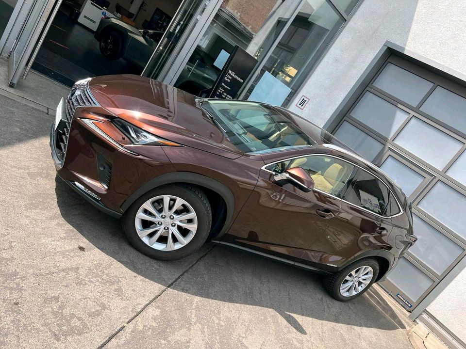 Lexus nx300H E-Four Luxury line in München