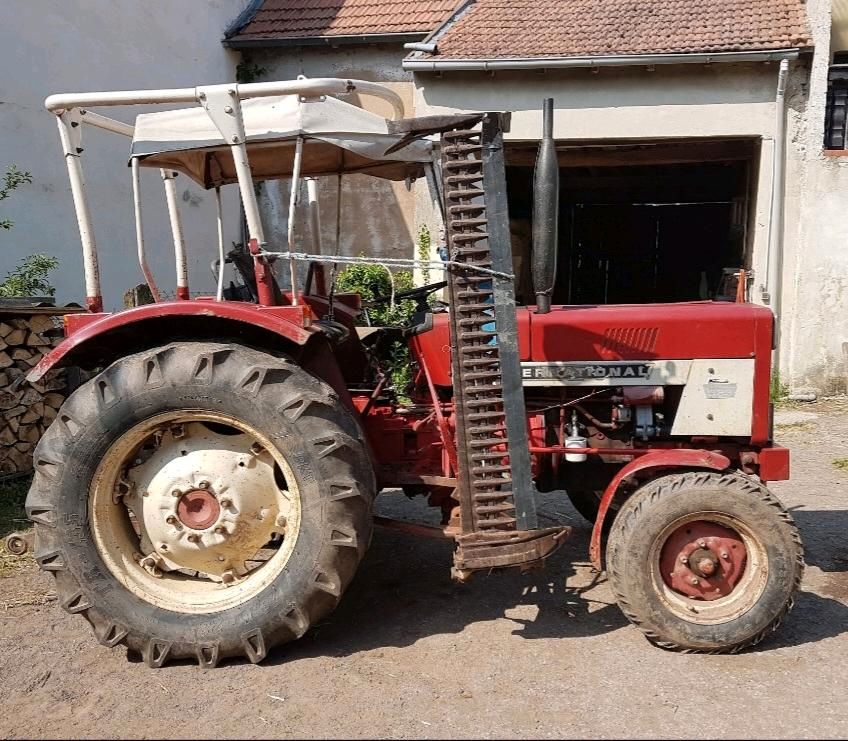 Traktor IHC 383 in Blieskastel