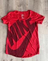 Rotes Nike Sport T-Shirt Größe S Hessen - Biedenkopf Vorschau