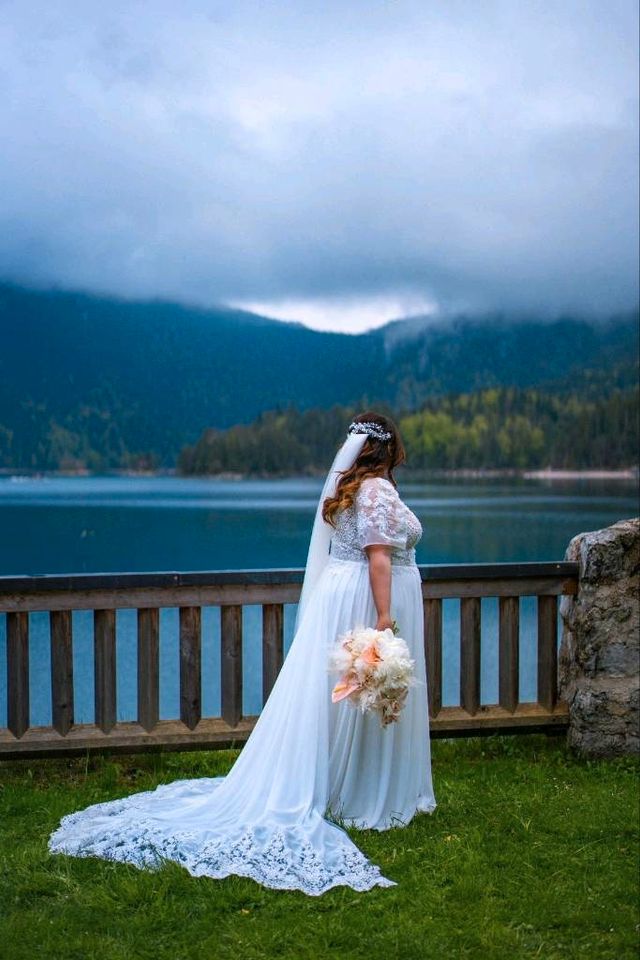 Brautkleid mit abnehmbare Schleppe in Boho stil in Nürnberg (Mittelfr)