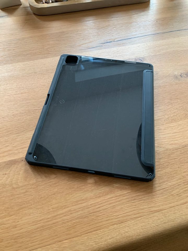 Hülle iPad Pro 12,9 Zoll. Guter Zustand! in Paderborn