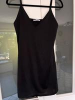 Zara Kleid Gr.M/38 schwarz Minikleid kurz Satin glatt Kreis Pinneberg - Kölln-Reisiek Vorschau
