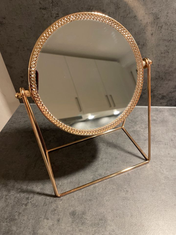 Spiegel in Gold in Fredenbeck