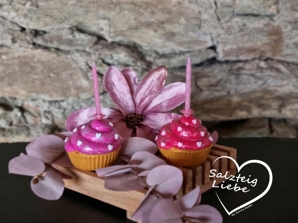 Happy Birthday Deko Cupcake mit Kerze Geburtstag Geschenk in Kördorf