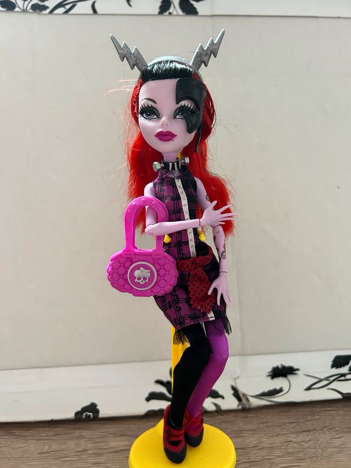 Monster High Fatale Fusion Puppe in Borken