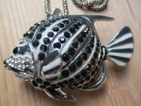 Kette, Halskette, Fisch mit Schmucksteinen Nordrhein-Westfalen - Witten Vorschau