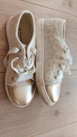 Weiße/Creme Sneakers mit goldener Kappe Bayern - Bad Neustadt a.d. Saale Vorschau