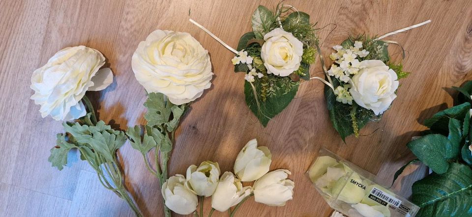 Stoffblumen Dekoblumen Hochzeit Deko Blütenblätter in Hückeswagen