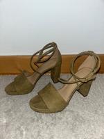Hohe Schuhe Gr.37 oliv sehr guter Zustand Niedersachsen - Celle Vorschau