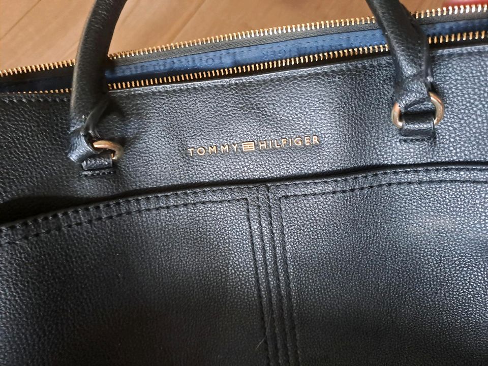 ♡ schöne Business Handtasche von Tommy Hilfiger vegan ♡ in Seßlach