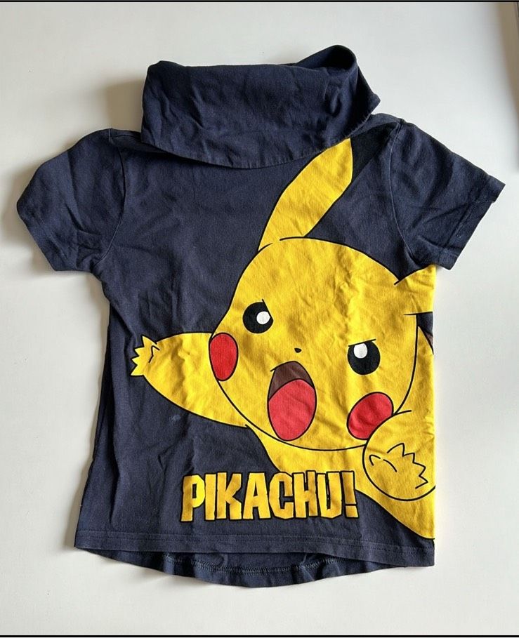 Pokémon Pikachu T-shirt und Pulli 116/122 in Göttingen