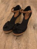 Tommy Hilfiger * Keilabsatz Sandaletten schwarz * Wedges * Gr. 40 Berlin - Steglitz Vorschau