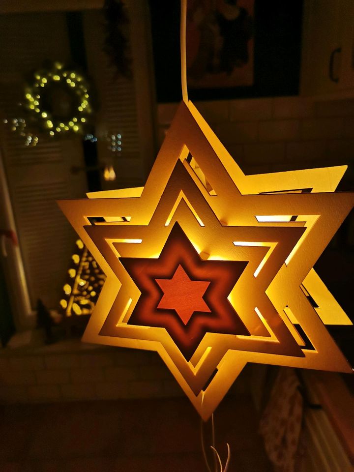Weihnachtsstern Holzstern Fensterdeko mit Leuchtmittel in Dresden