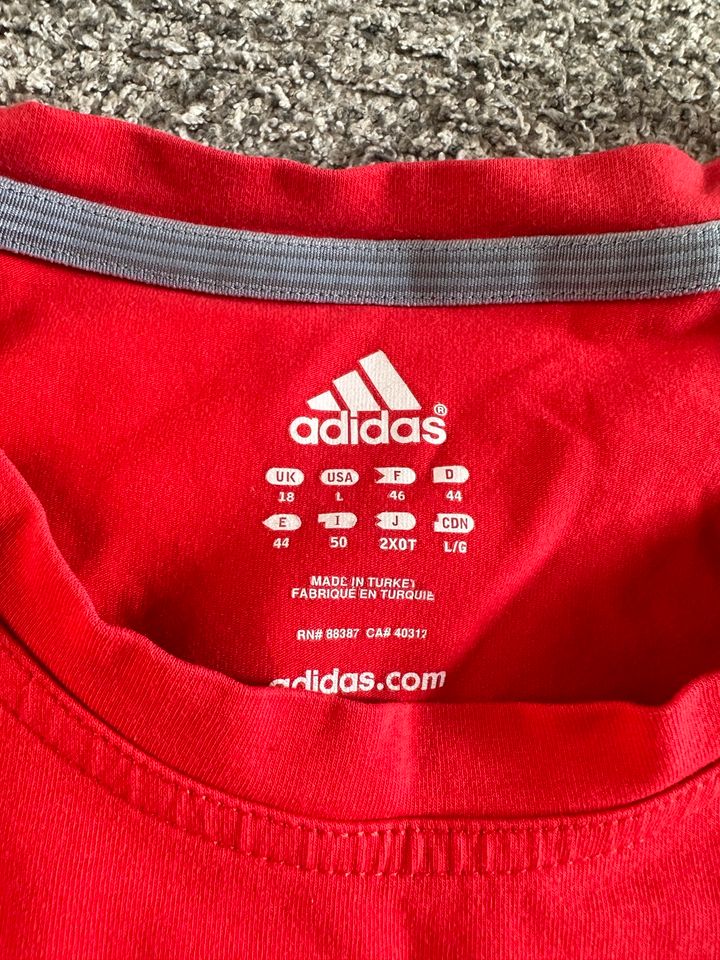 T-Shirt von Adidas in Korschenbroich