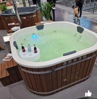 Hot Tub Acryl Whirlpool Badezübe Badefass Badebottich Hamburg-Nord - Hamburg Barmbek Vorschau