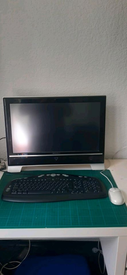 Medion Computer mit Maus und Tastatur in Braunschweig