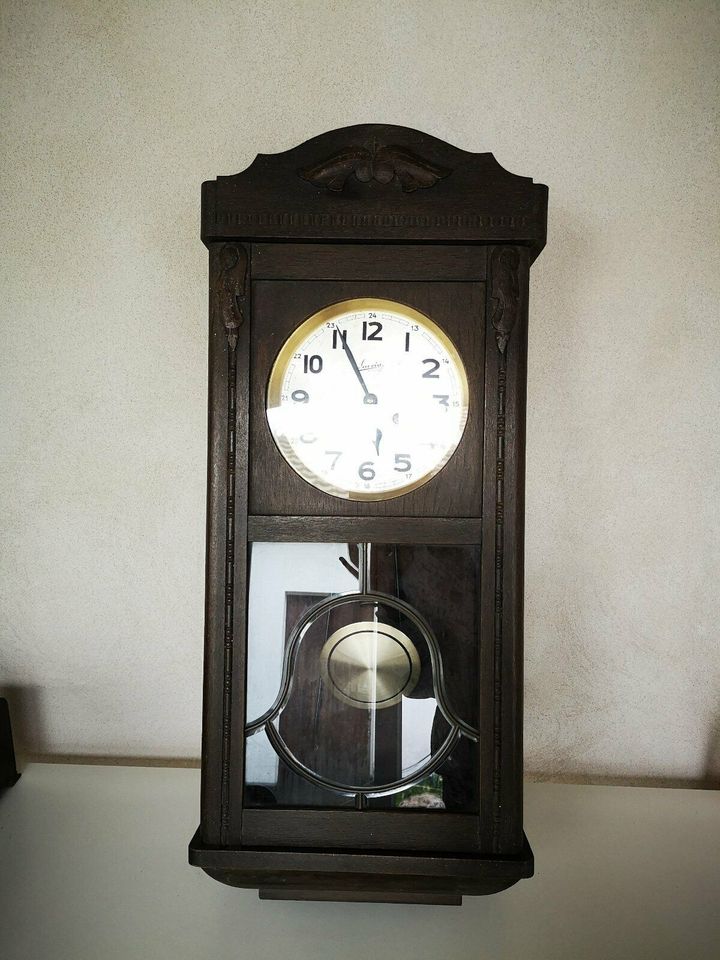 Suevia Sindelfingen Wanduhr Uhr Pendeluhr Holzuhr alt antik in Trendelburg