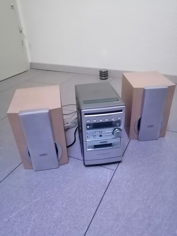 Philips Radio mit Holzboxen CD, AUX - Digital Sound, Equalizer in Pforzheim