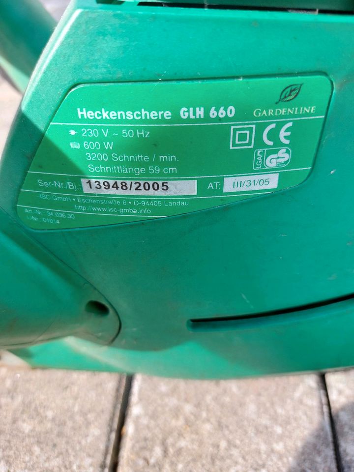 Elektroheckenschere in Plein