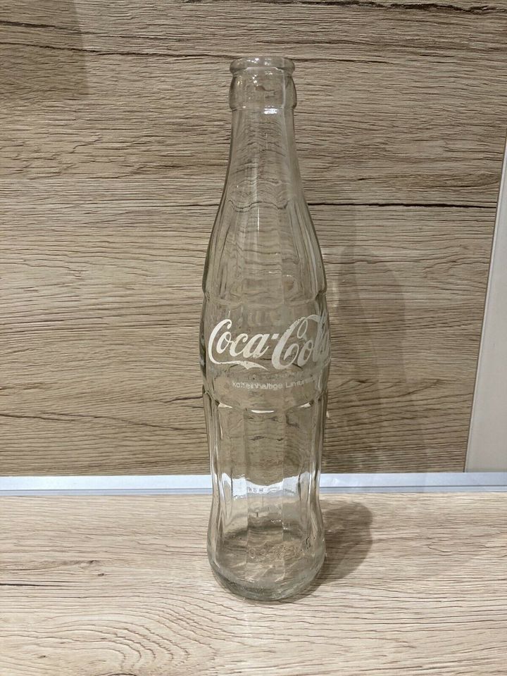 Coca Cola Flasche / Automatenflasche alt Retro in Lage