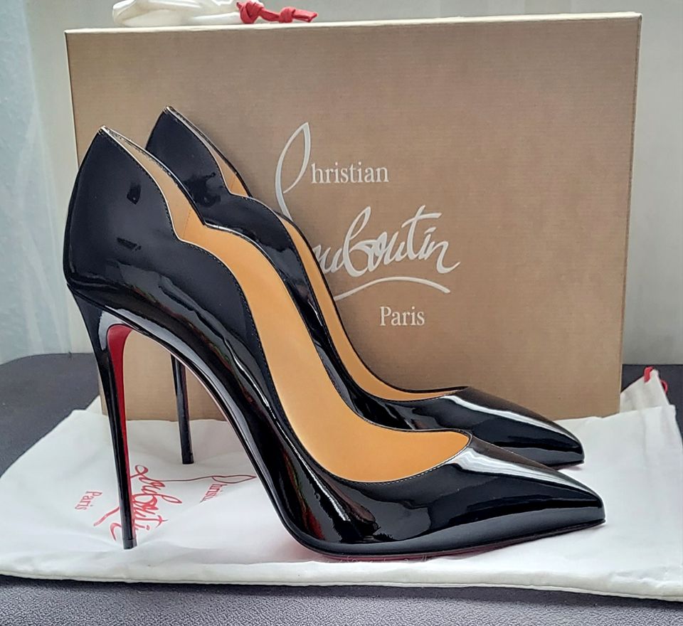 Original Louboutin Pumps 12cm Hot Chick 100 Schwarz Lack EUR 43 in Berlin