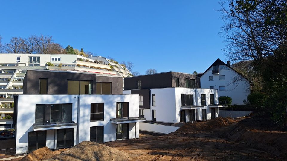 Zentrumsnahe 3-Zimmer-Neubauwohnung mit Süd-/Westbalkon und Blick ins Grüne in Bergisch Gladbach