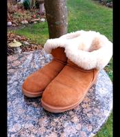 Original Damen UGGs Baily Button mini Gr. 39 Lammfell Niedersachsen - Lehrte Vorschau