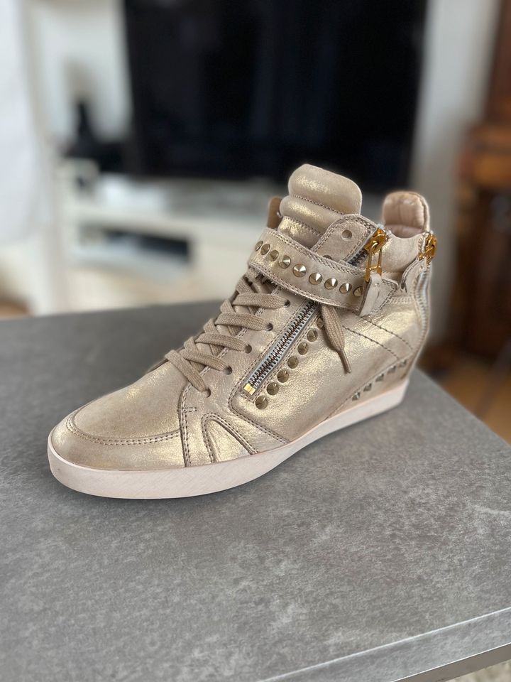 Sneaker von Kennel & Schmenger 6,5 40 Gold wie Neu 1x getragen in Rostock