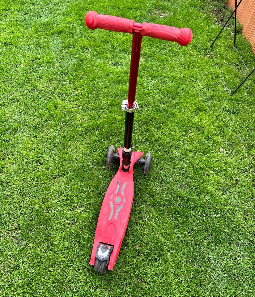 FunPro Kinder Tretroller | Scooter | LED Räder | dreirädrig | rot in Potsdam