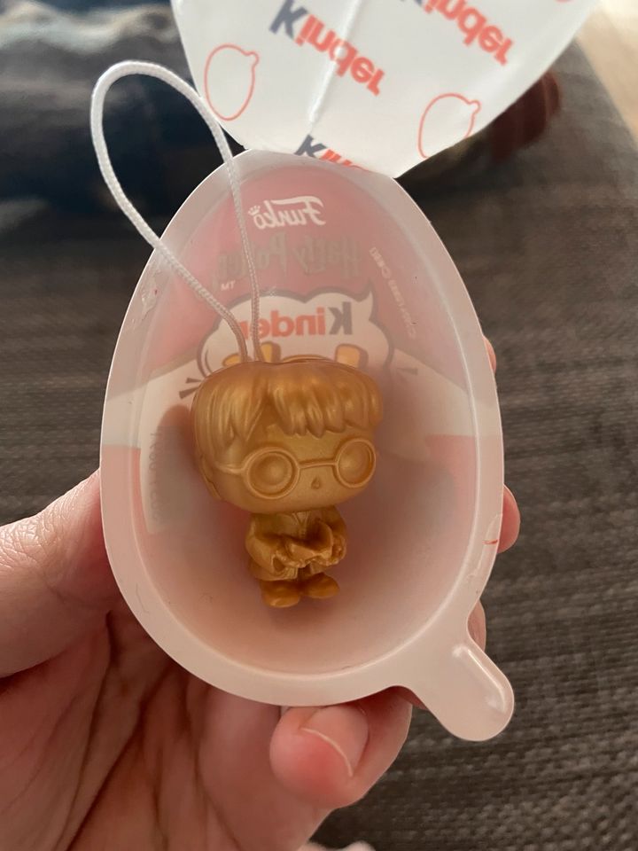 2 Goldene Harry Potter Funko Pop Kinder Joy in Allendorf