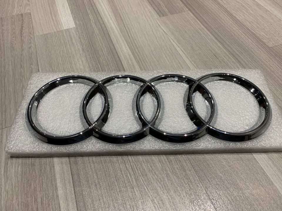 Audi Ringe Chrom Emblem Logo Schwarz nagelneu in Weiden (Oberpfalz)