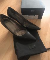 Hugo Boss Kalbsleder Pumps 39,5 Top Zustand Hessen - Wiesbaden Vorschau
