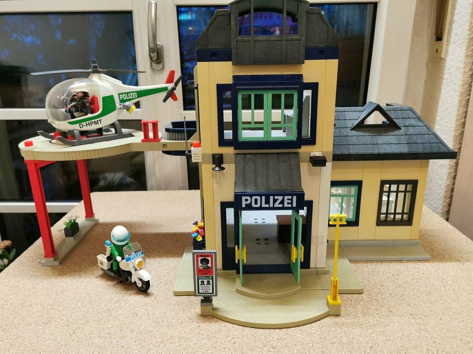 Playmobil Wohnhaus und Polizeistation in Duisburg