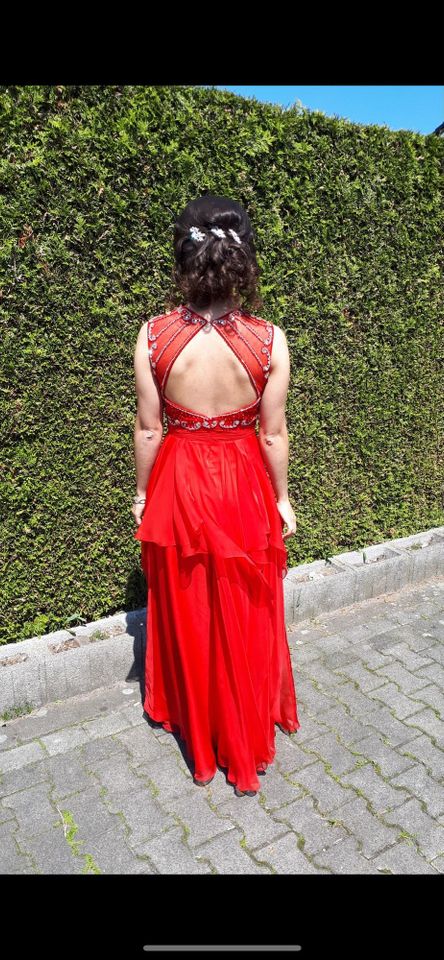 Rotes Abendkleid in Paderborn