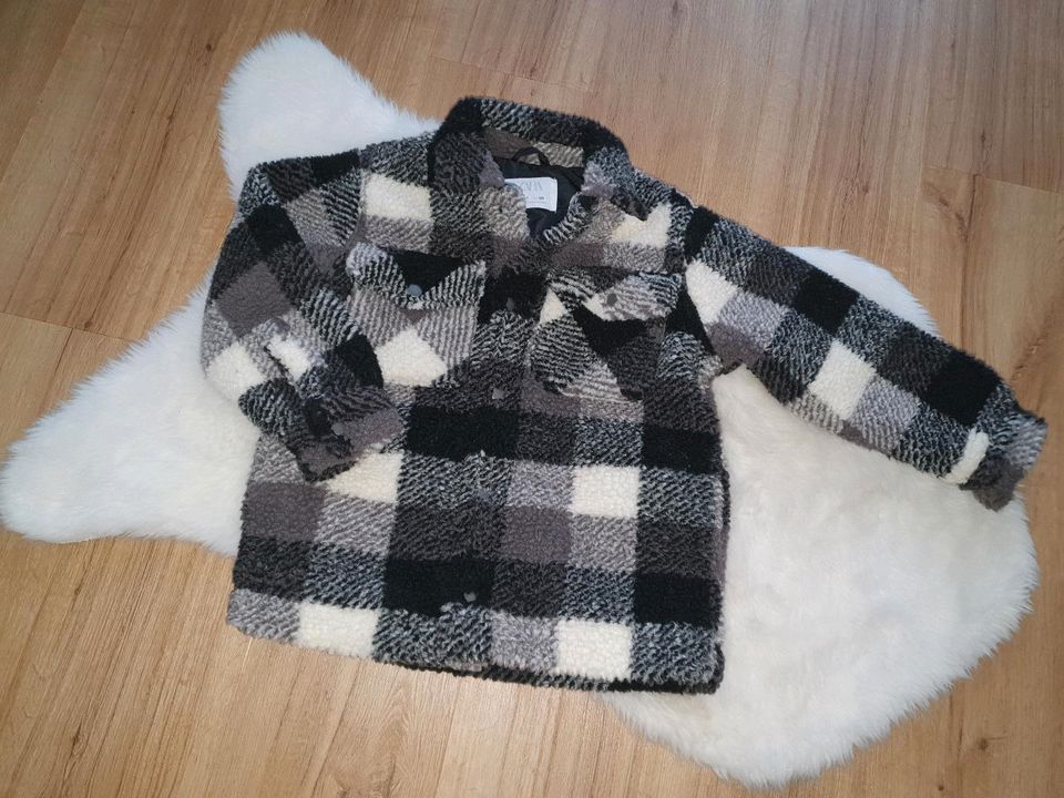 Moderne Zara Teddy- Jacke Gr:116 kariert in Pforzheim