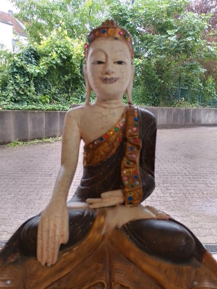 Buddha mit Hocker oder ohne Hocker in Gelsenkirchen