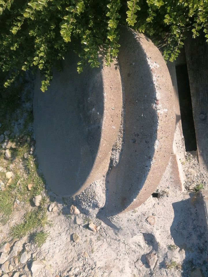 Schachtabdeckung aus Beton in Westerkappeln