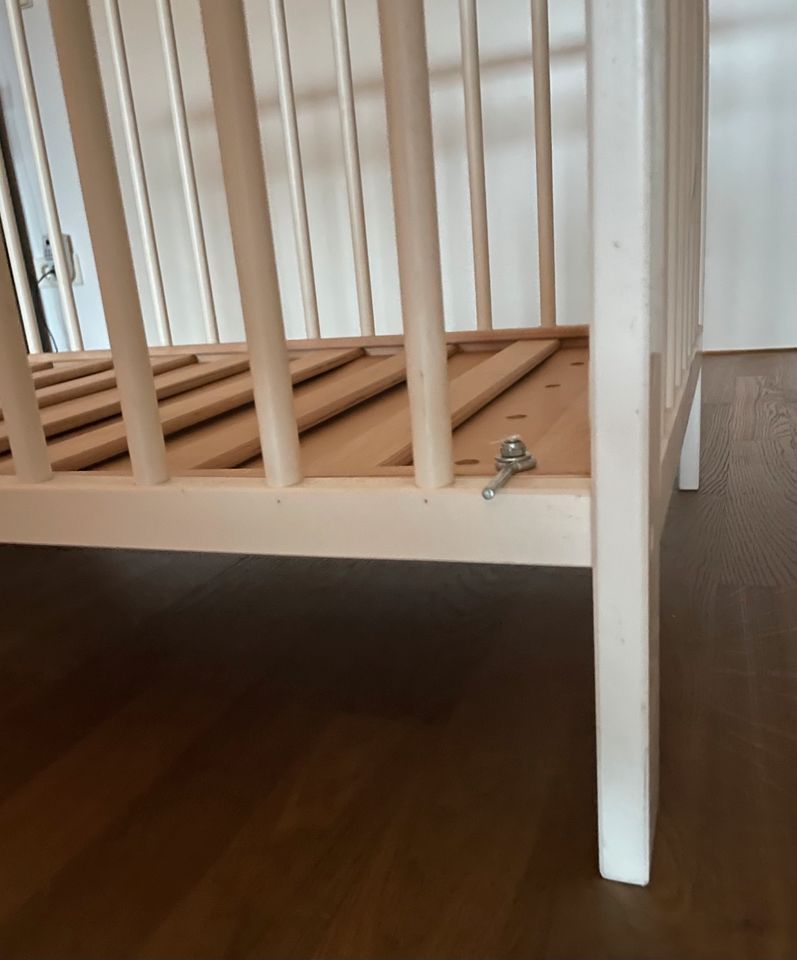 IKEA Babybett  Minderbett in Weiß mit Matratze in Hamburg