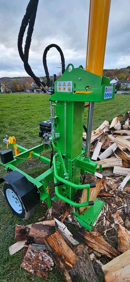 Holzspalter mieten? 32to Spaltdruck, Benziner, Kaminholz in Möhnesee