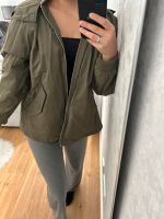 Khaki Farbene Zara Jacke mit Kapuze Frankfurt am Main - Ginnheim Vorschau