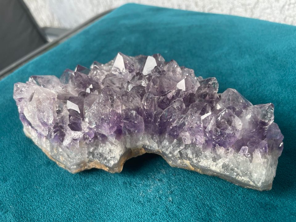 Mineral  Quarz Edelstein Amethyst in Essen