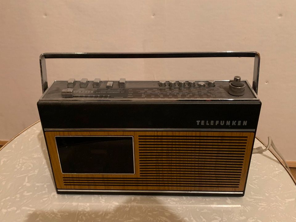 Vintage Retro Radio Telefunken in Grassau